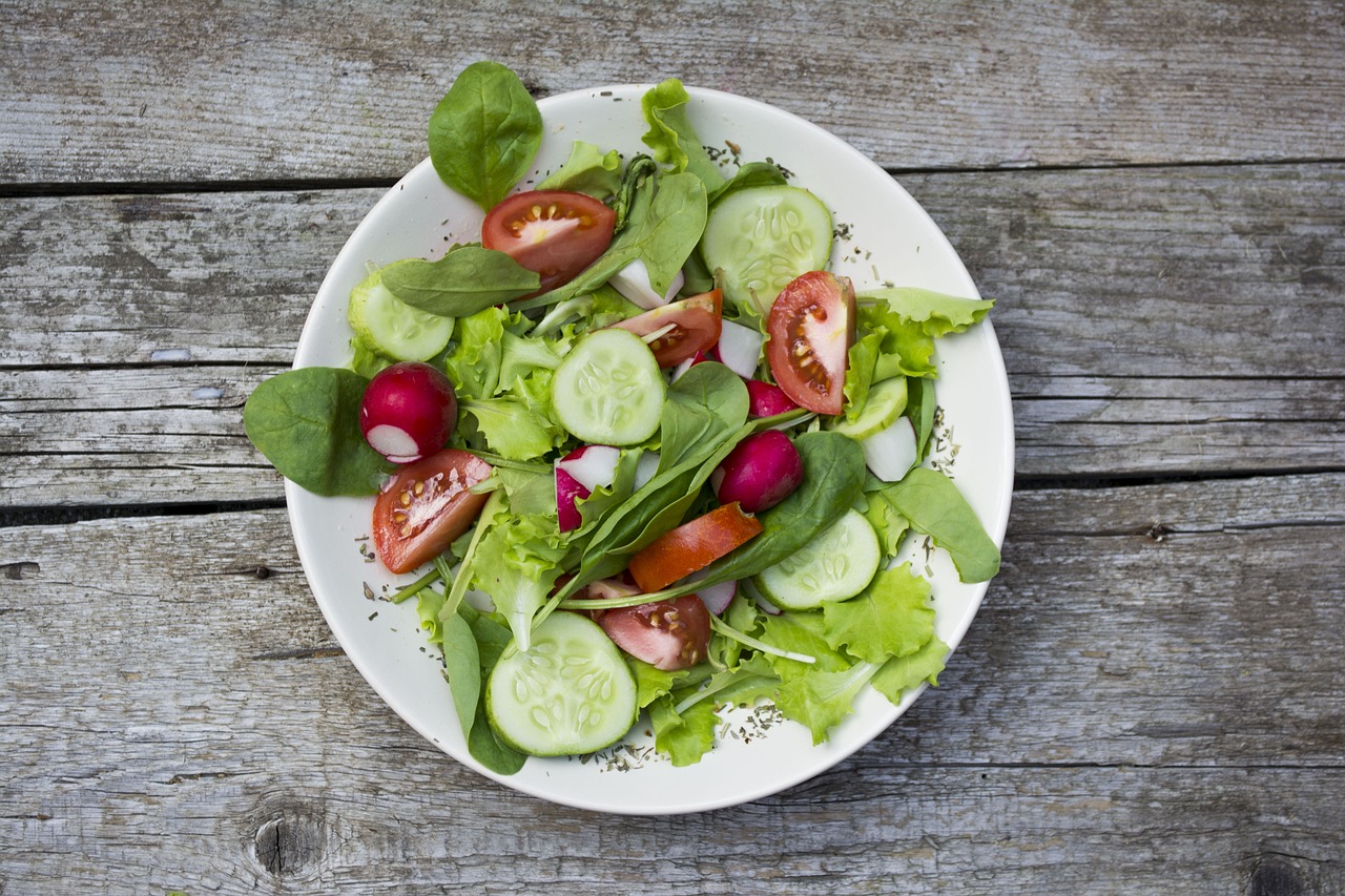 How to Make a Simple and Tasty Caprese Salad